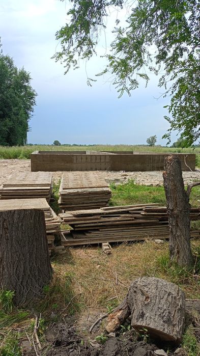 Заливаем фундамент и строим дома