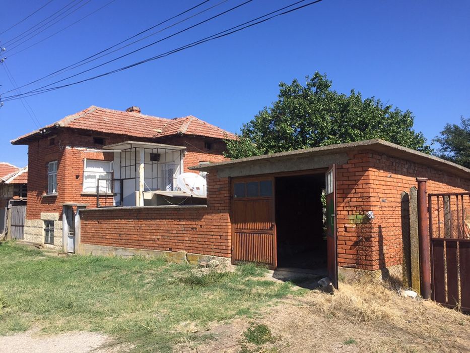 Продава се Къща в с. Равно, Област Разград - 800 кв.м за 23 €/кв.м - Снимка #1