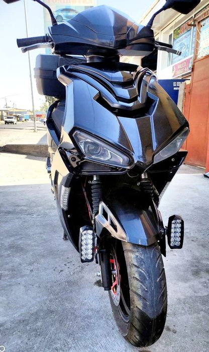 Italiya_R2 skuteri sotiladi