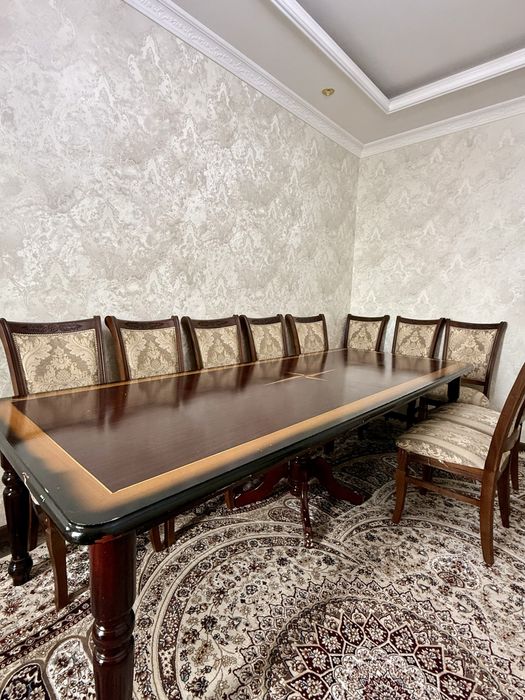 Стол и стулья для гостиной 10 штук