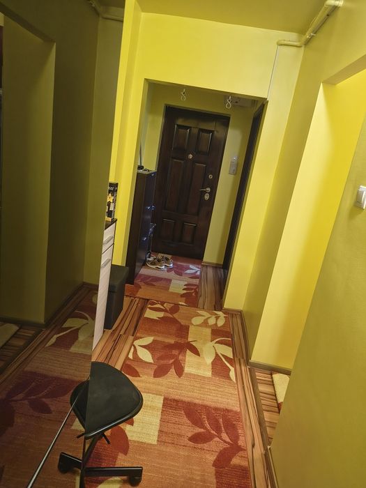 Închiriez apartament cu 2 camere