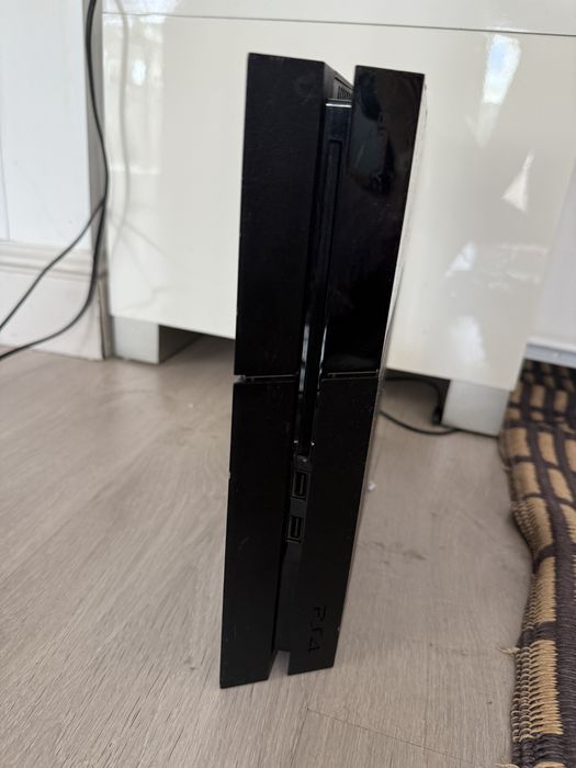 Play station slim 4 продается.