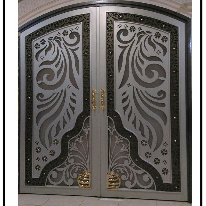 Входные ворота, двери для Вас и Вашего удобства.