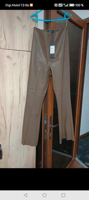 Pantaloni imitație de piele mărimea XS