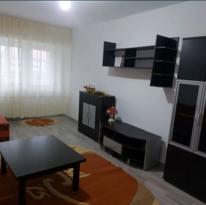 Închiriez apartament