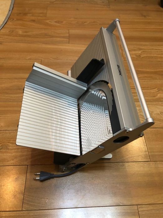 Ломтерезка Bork Новая