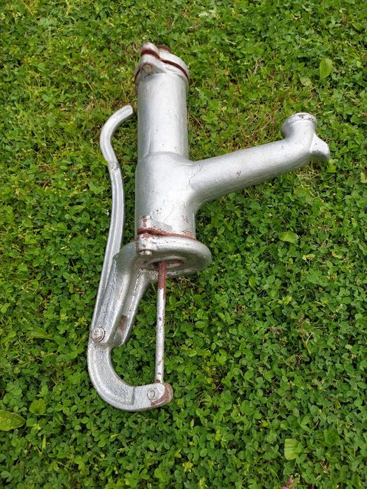 Ръчна водна помпа (кръцкалка)