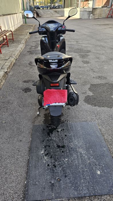 Продавам скутер Honda SH 300i