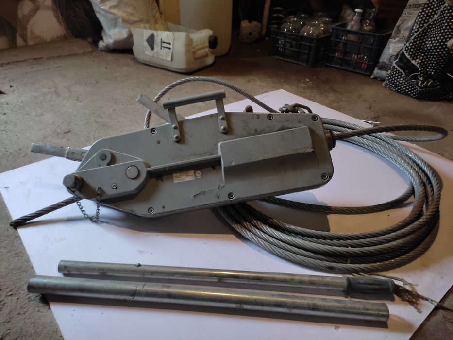 Лебедка ручная тросовая. Усилие 3.2 тонны длина троса 20 метров