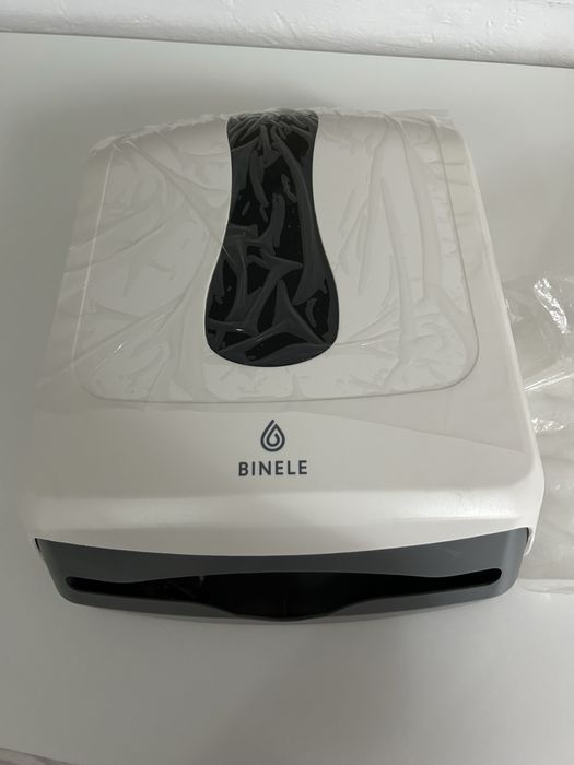 Диспенсер для бумажных полотенец