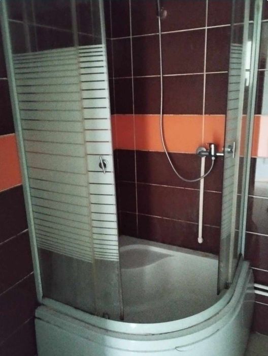 Închiriez garsonieră mai multe detalii la telefon