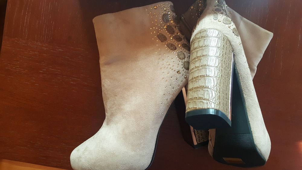Botine/ Ghete NOI de damă, elegante, superbe!