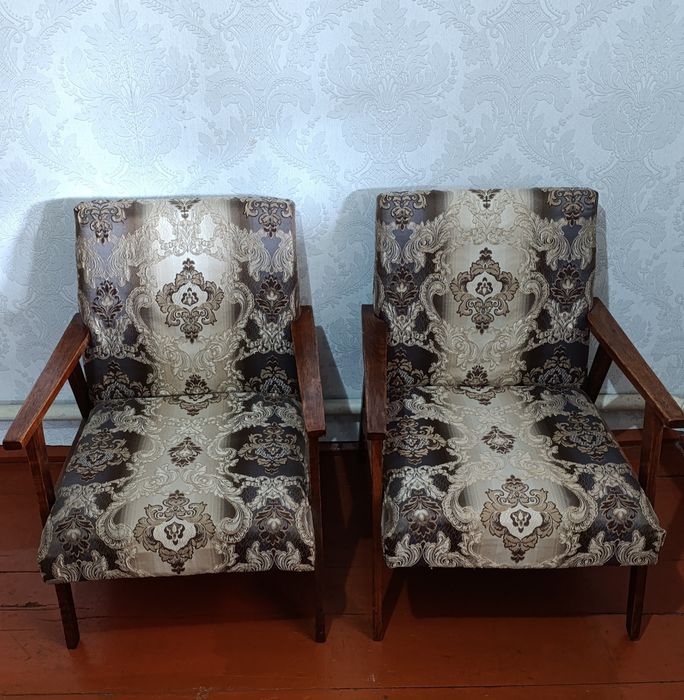 Пуфики и ретро кресла