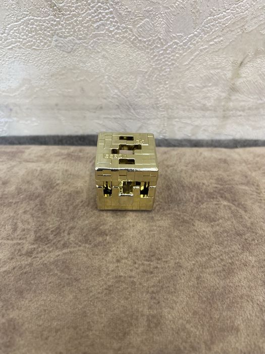 Продается золотой блок с kinder joy