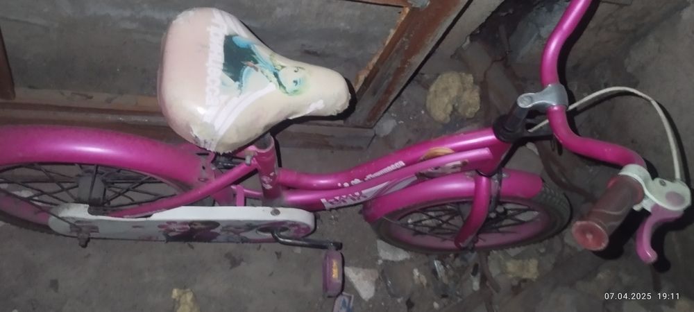 Боксерские перчатки. Детский велосипед