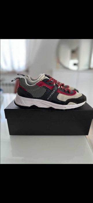 Tommy Hilfiger маратонки 42 номер