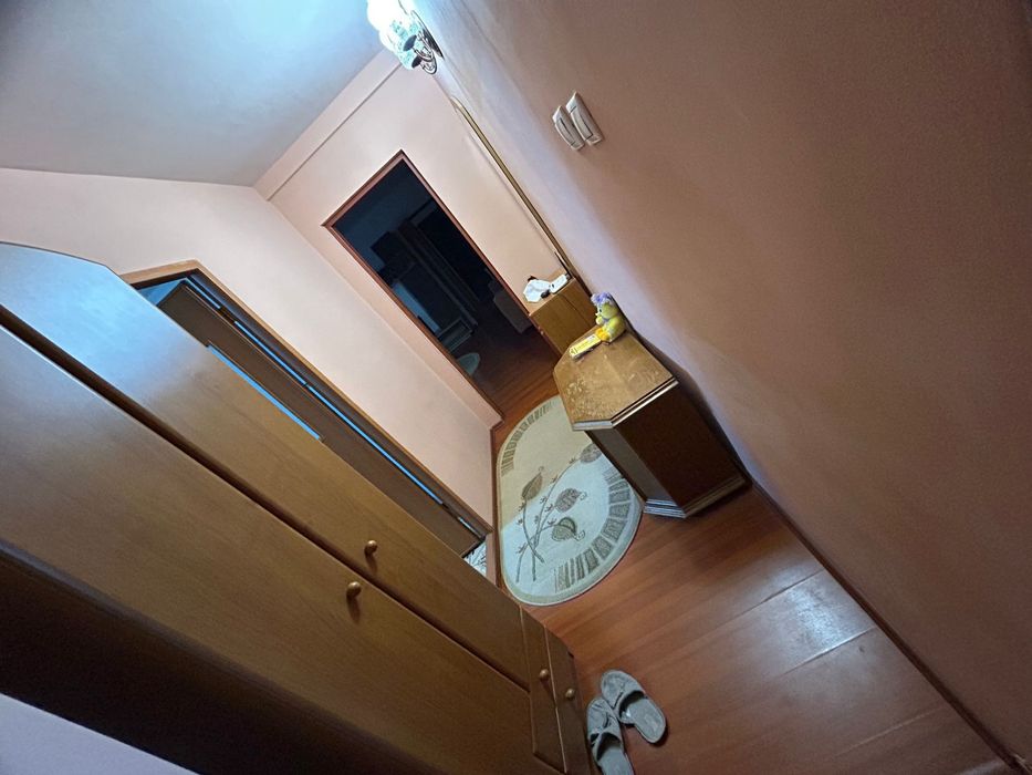 Închiriez apartament 2 camere semidecomandat