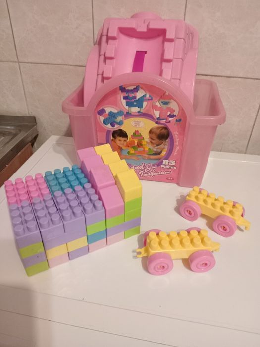 Продам нетоксичныйстроительный конструктор в сундучке,