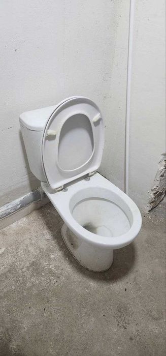 Унитаз в отличном состоянии.