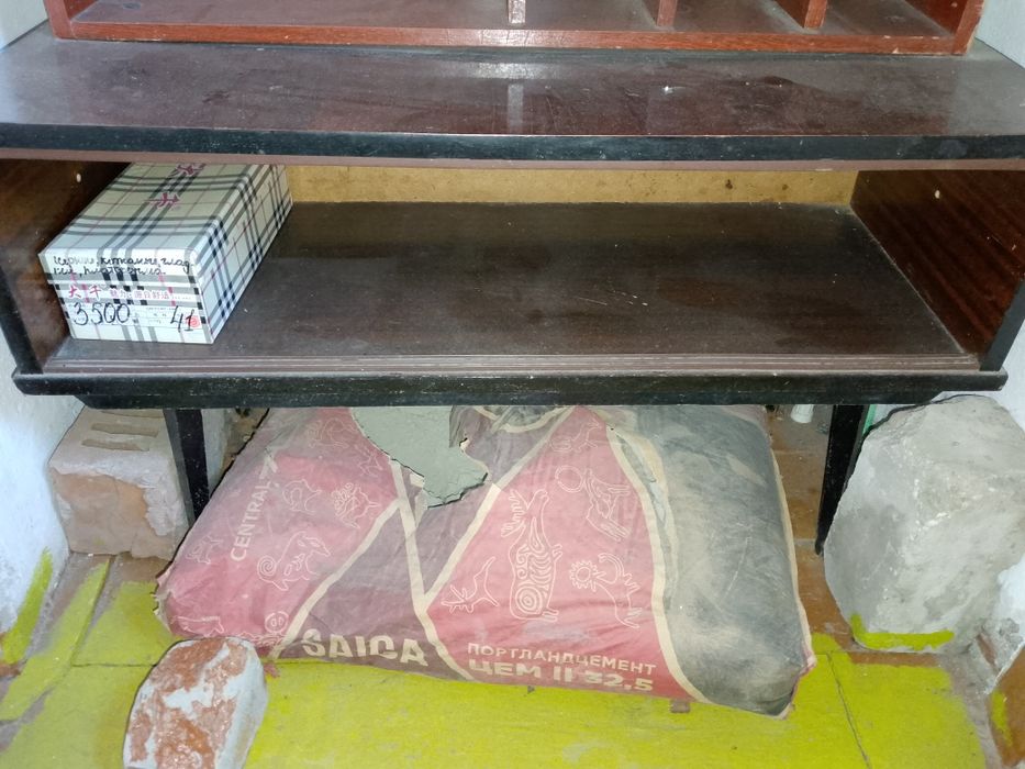 Продам тумбочки обувница стулья