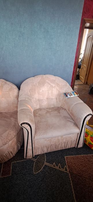 Продам диван с креслом