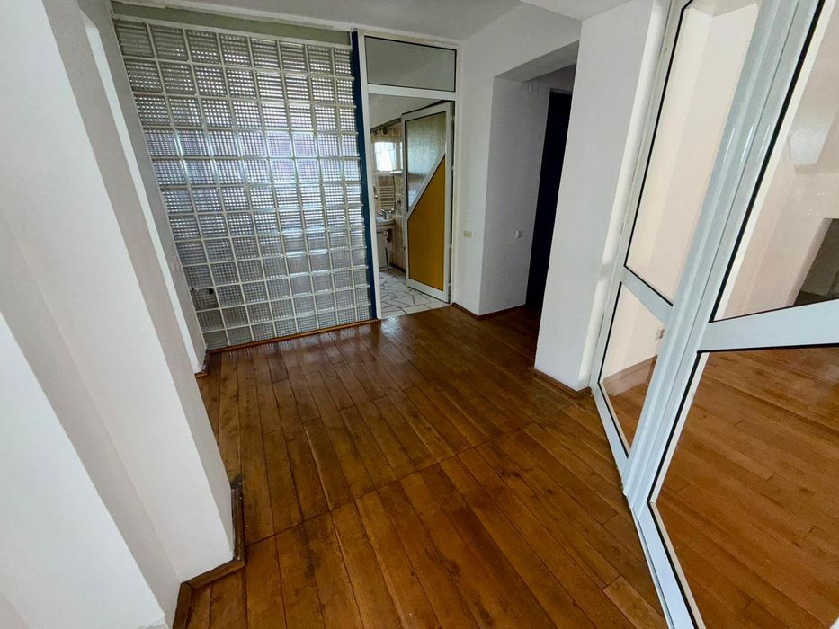 Vand  / Schimb / Vila 380 mp  / Teren intravilan 500 mp, zona Lenin-Sud, toate utilitatile. Spatiu comercial, terenuri, apartamente, garsoniere !