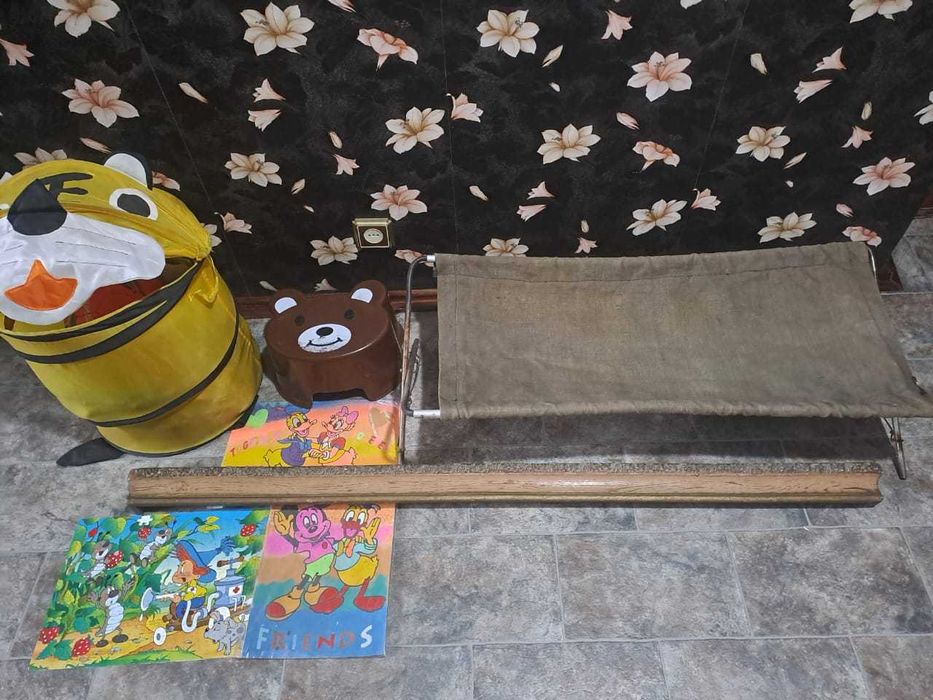 Стулья  советского производства  ,кресла , шкаф и другое