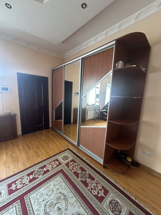 Продам большой шкаф для прихожей