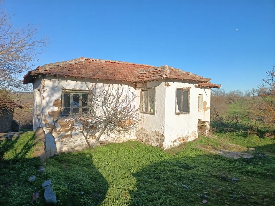 Едноетажна къща с мазе в Княжево