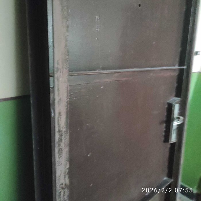 Метална врата с каса