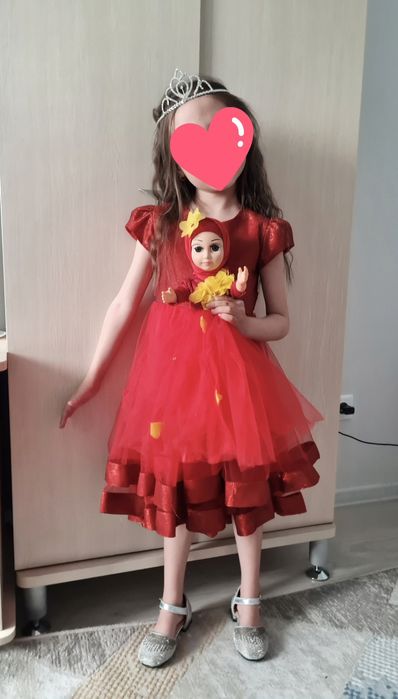 Красное бальное платье