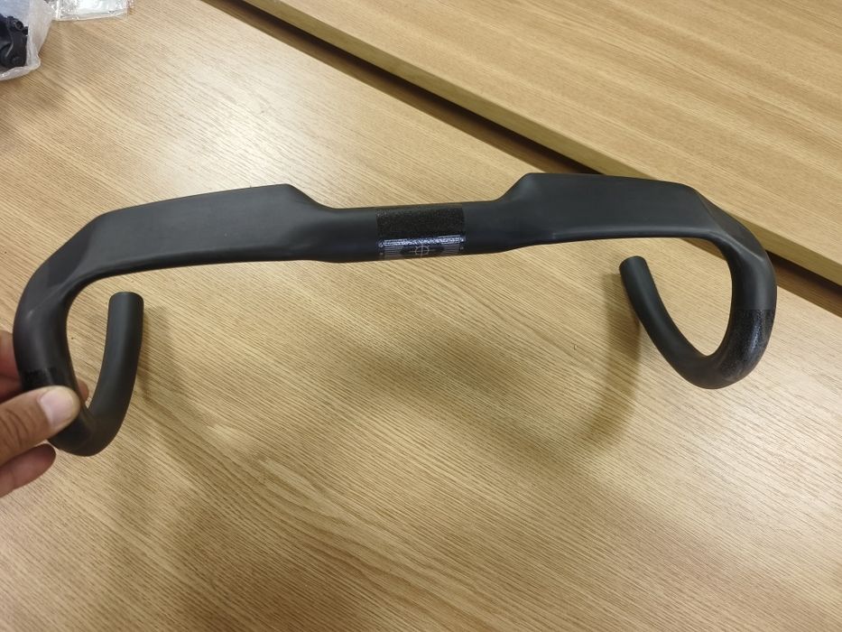 Карбоново кормило Control Tech Cougar Aero Carbon 400mm Shimano DI2