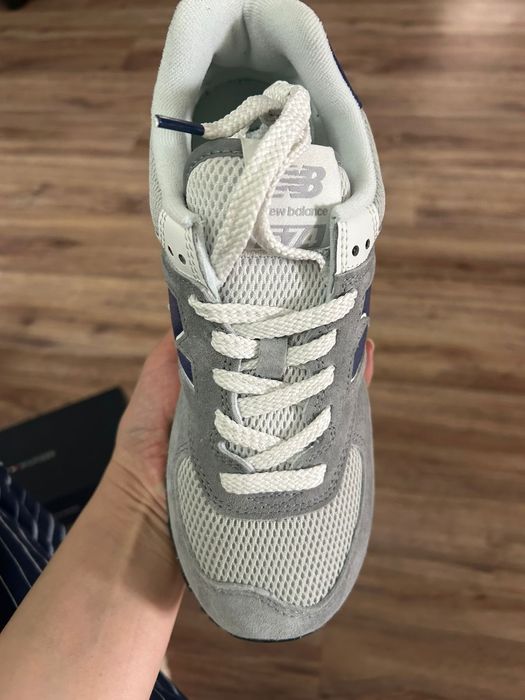 Продам новые кроссовки