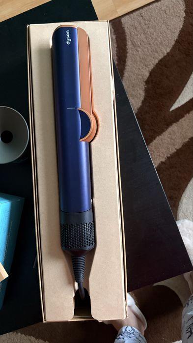 Dyson Airstrait