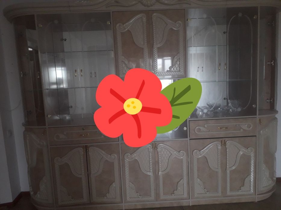 Сервант в хорошем состоянии