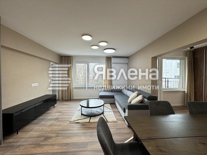 Дава се под наем Тристаен апартамент в София, Оборище - 130 кв.м за 1200 € - Снимка #2