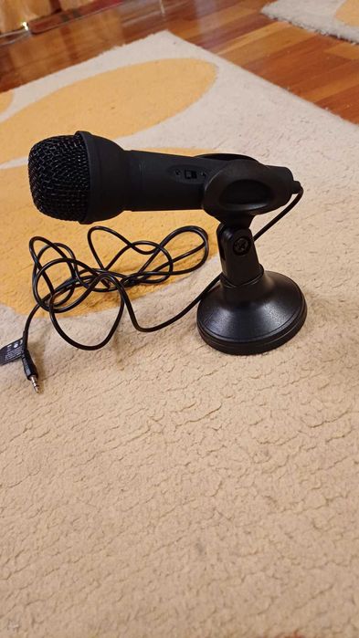Продавам микрофон Adder. Цена 9 лв