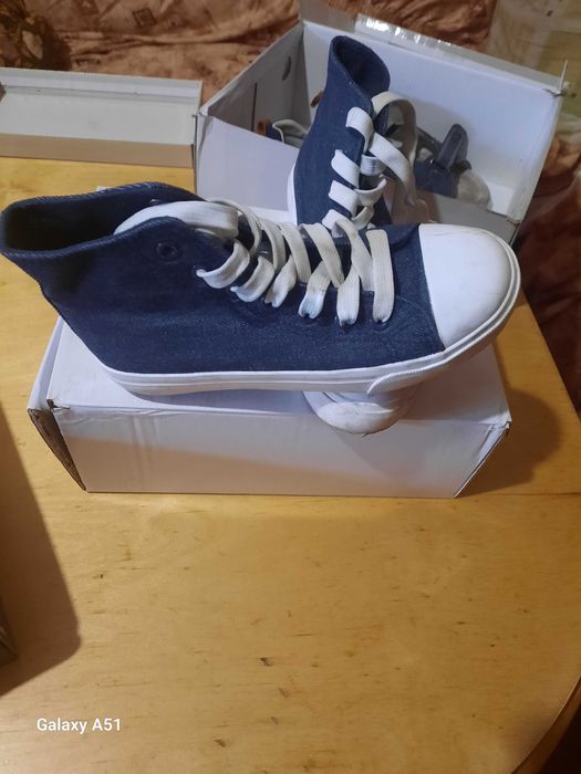 Здравейте  продавам детски обувки