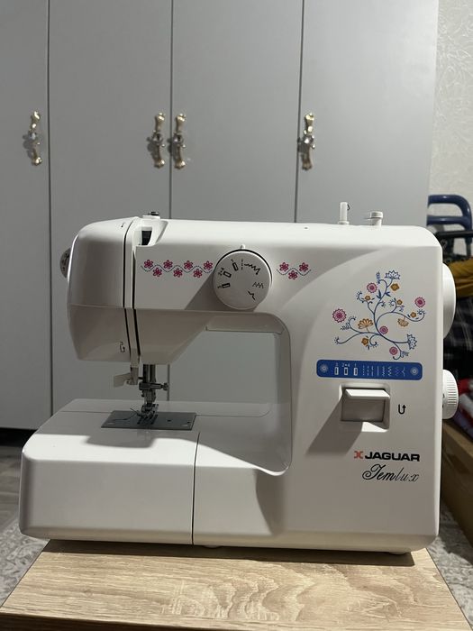 Гарантия действует два года есть документы и чехлы.