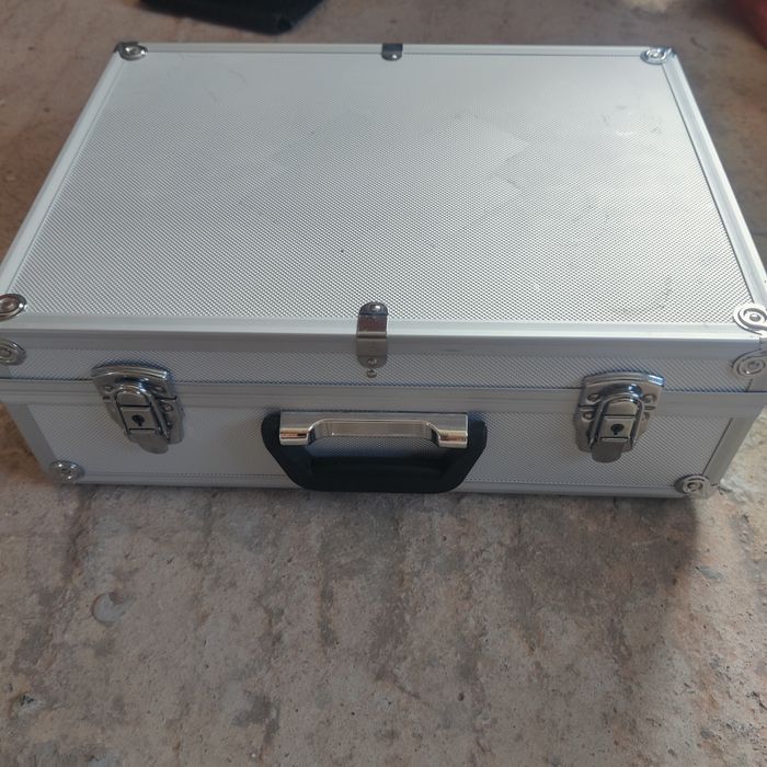 Алуминиев Алуминиев Алуминие