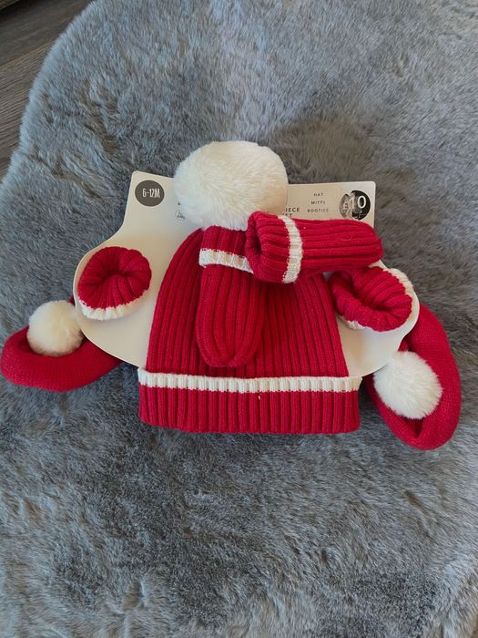 Нов бебешки комплект от Англия за 6-12 месеца (11 кг)