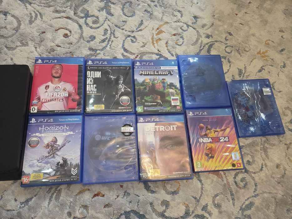 PlayStation 4 slim. Б/У. С дисками и джостиком в комплекте.