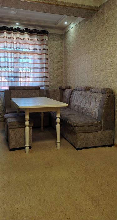 Угалок с столом.