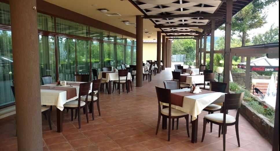 Продава се Хотел в Ловеч, Вароша - 1920 кв.м за 478 €/кв.м - Снимка #1