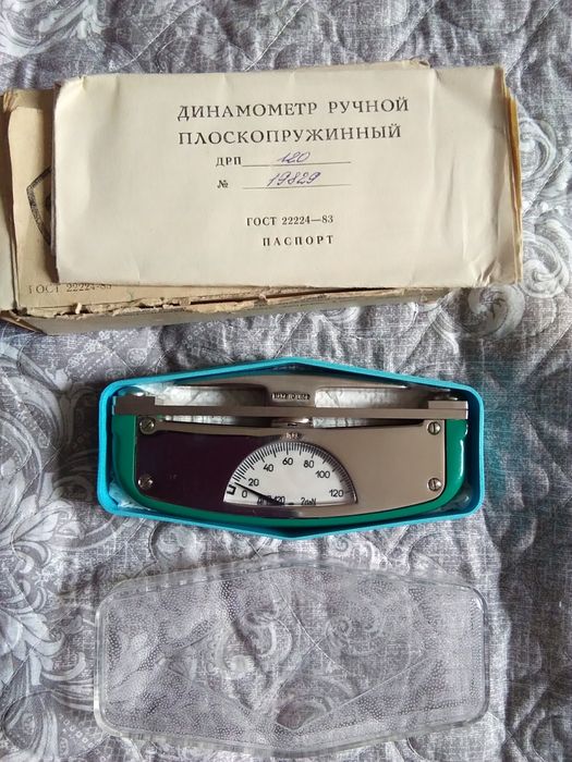 Секундомеры не рабочие и динамометр