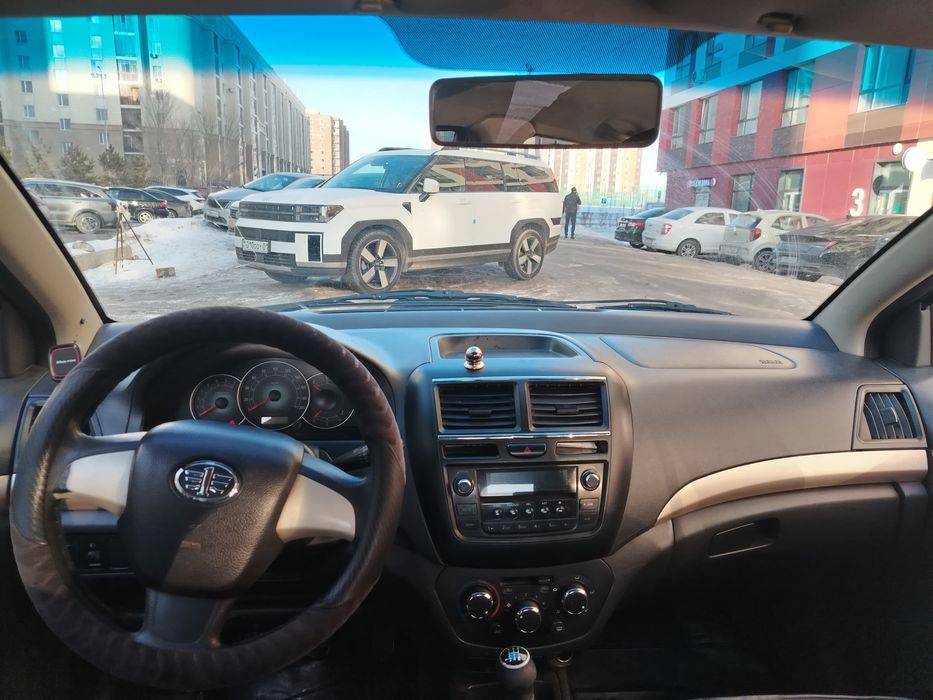 Автомобиль FAW V5