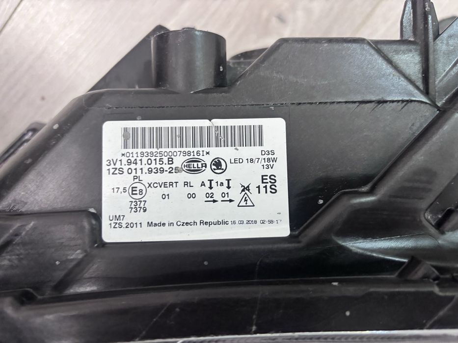 Far stanga superb 3 III bi xenon adaptiv