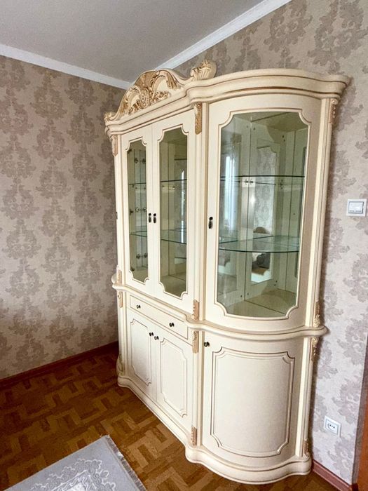 Продам сервант в гостиную