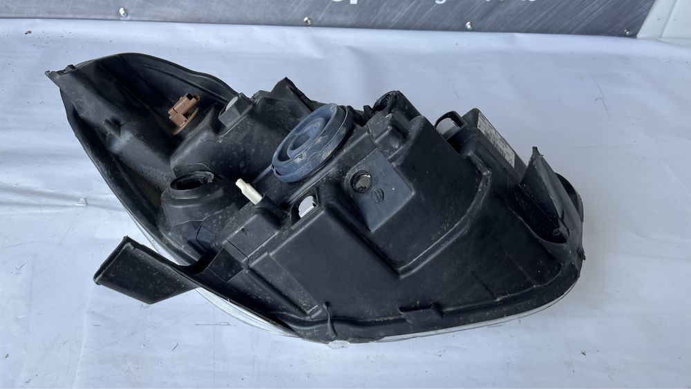 2 броя ляв и 1 брой десен фар Dacia Dokker 2012-2024