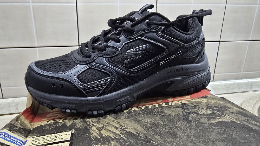 Продам новые кроссовки Skechers, р. 40 (255 мм)